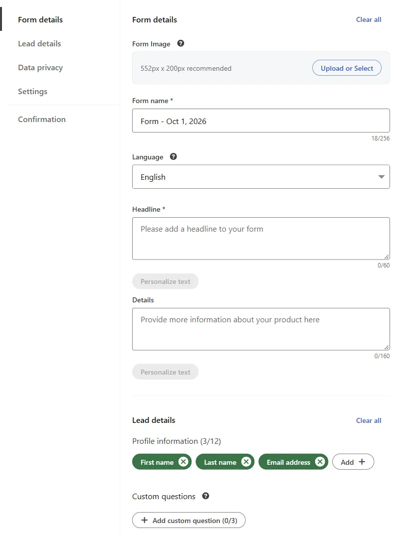Editor Create form do Campaign Manager com a coluna de seções à esquerda e os campos Form name, Language, Headline, Details, Profile information com First name, Last name e Email address, e o botão Add custom question